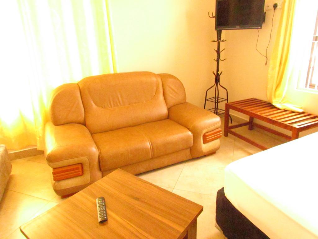 Fq Hotel Limited Дар ес Саалам Екстериор снимка
