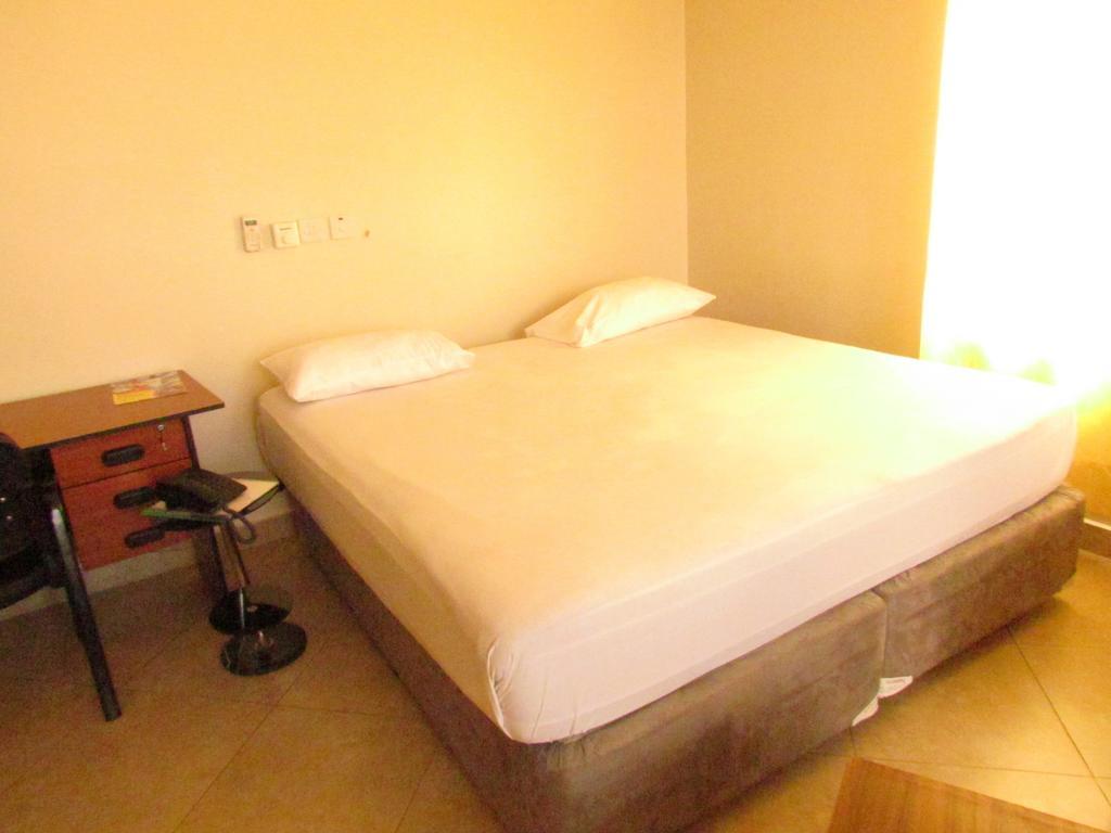 Fq Hotel Limited Дар ес Саалам Екстериор снимка