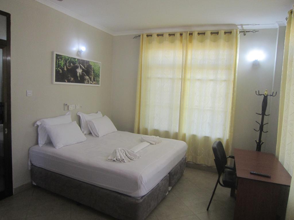 Fq Hotel Limited Дар ес Саалам Екстериор снимка