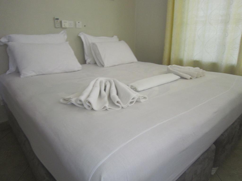 Fq Hotel Limited Дар ес Саалам Екстериор снимка