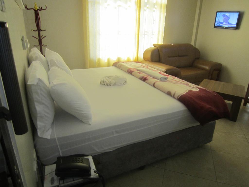 Fq Hotel Limited Дар ес Саалам Екстериор снимка