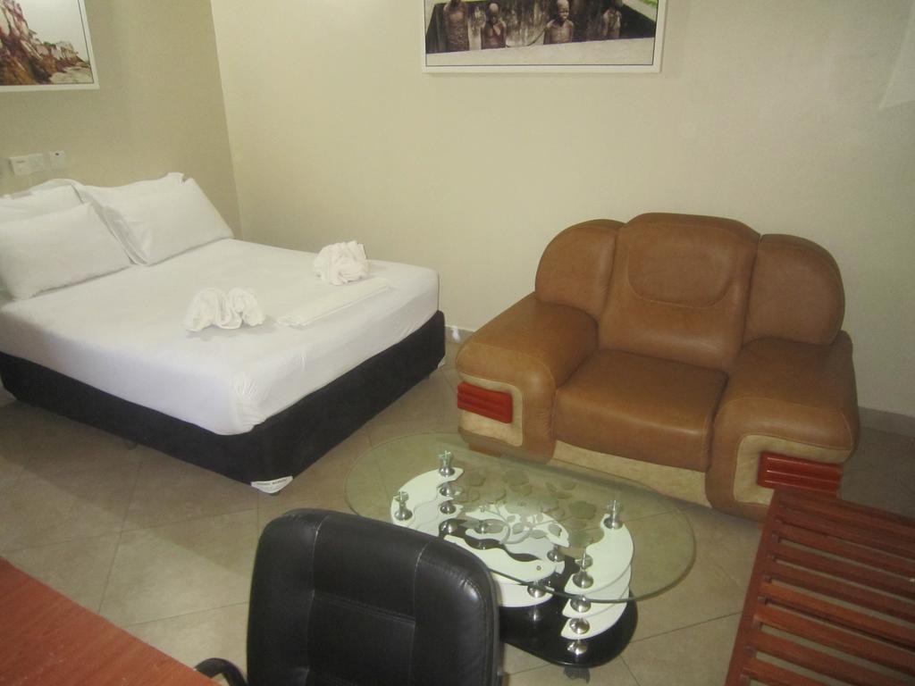 Fq Hotel Limited Дар ес Саалам Екстериор снимка